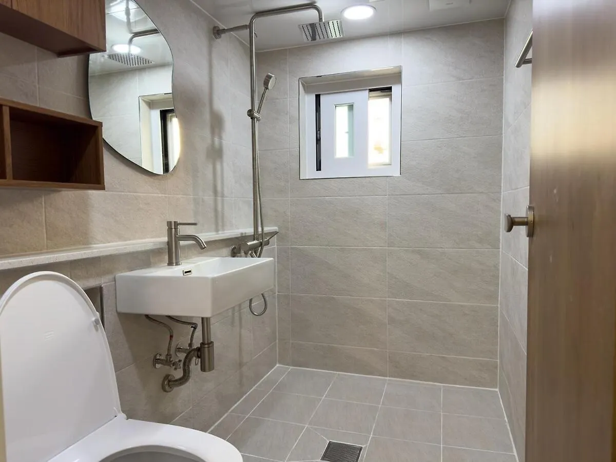 Hello, John - Remodeling, 1 Minute Walk From Dmc Station, Good Access To Hongdae, Han River Soul 0*,